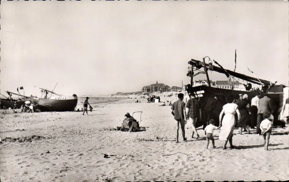 Berck (Pas-de-Calais) — praia com barcos e passeios — Edições Glatigny, n°62 - Frente