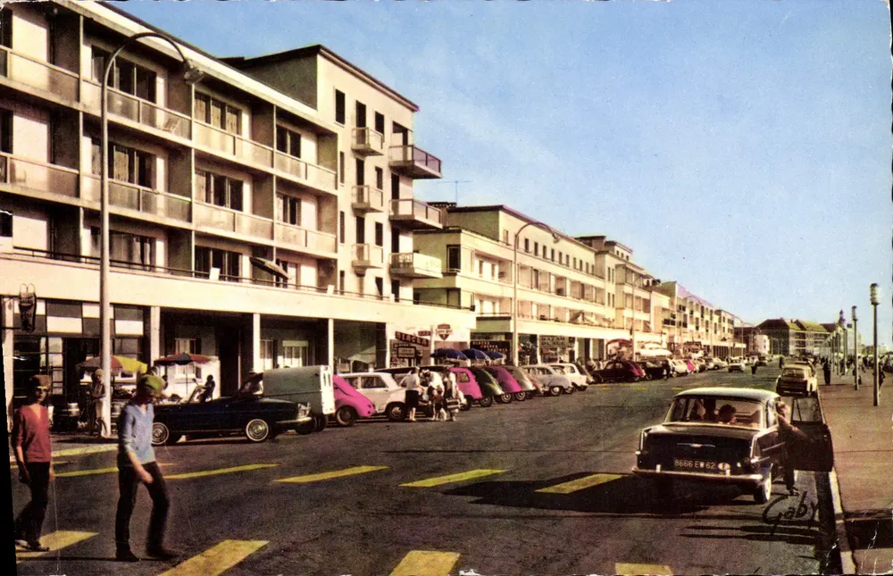 Berck-Plage (P.-de-C.) — A Promenade — Editions Gaby - Frente