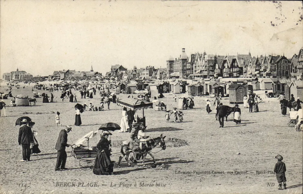 Berck-Plage — A Praia com Maré Baixa — Librairie-Papeterie Carnot, rue Carnot - Frente