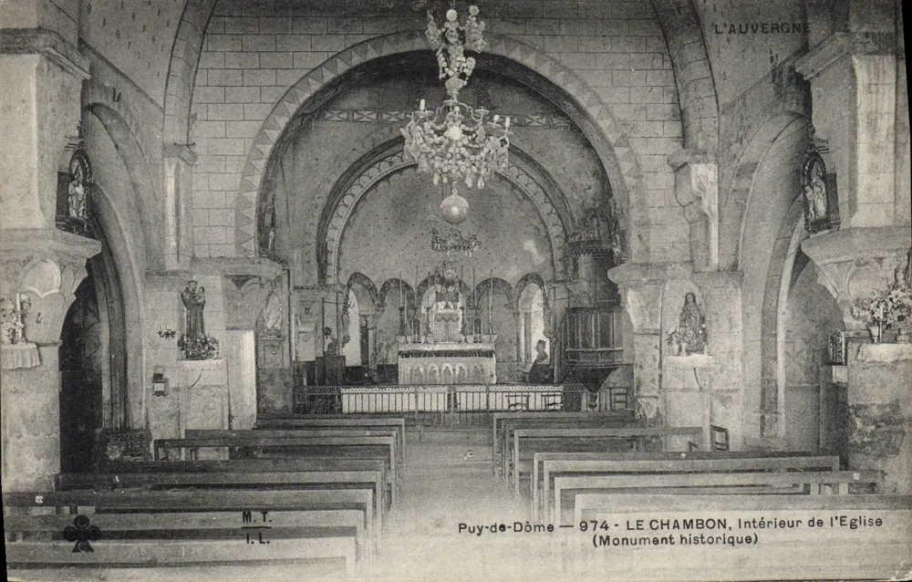 Le Chambon — Innenansicht der Kirche — Puy-de-Dôme — Historisches Denkmal - Vorderseite