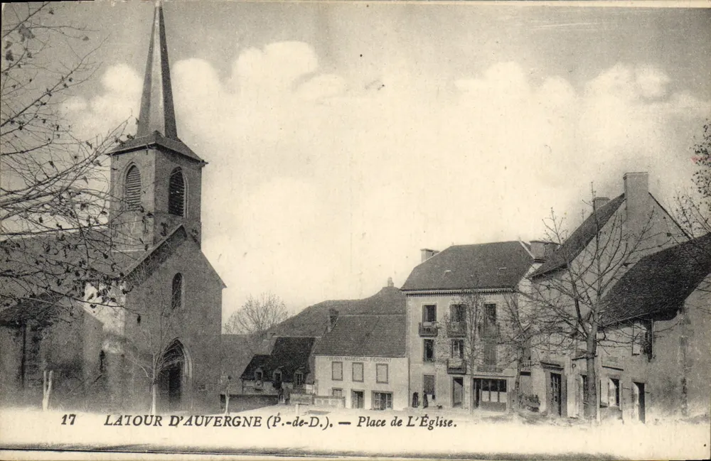 Latour-d'Auvergne (P.-de-D.) — Place de L'Église — Éditeur Marcel Férchant, n°17 - Vorderseite