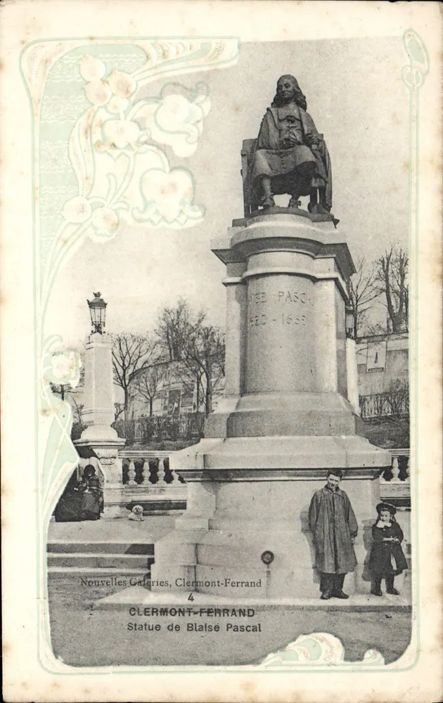 Clermont-Ferrand — Estátua de Blaise Pascal — Nouvelles Galeries, Clermont-Ferrand - Frente