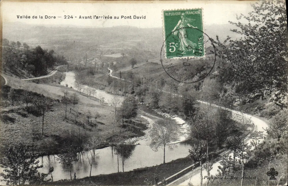 Vale da Dore — 224 — Antes da chegada ao Ponte David — Papelaria L. Bay Ambert - Frente