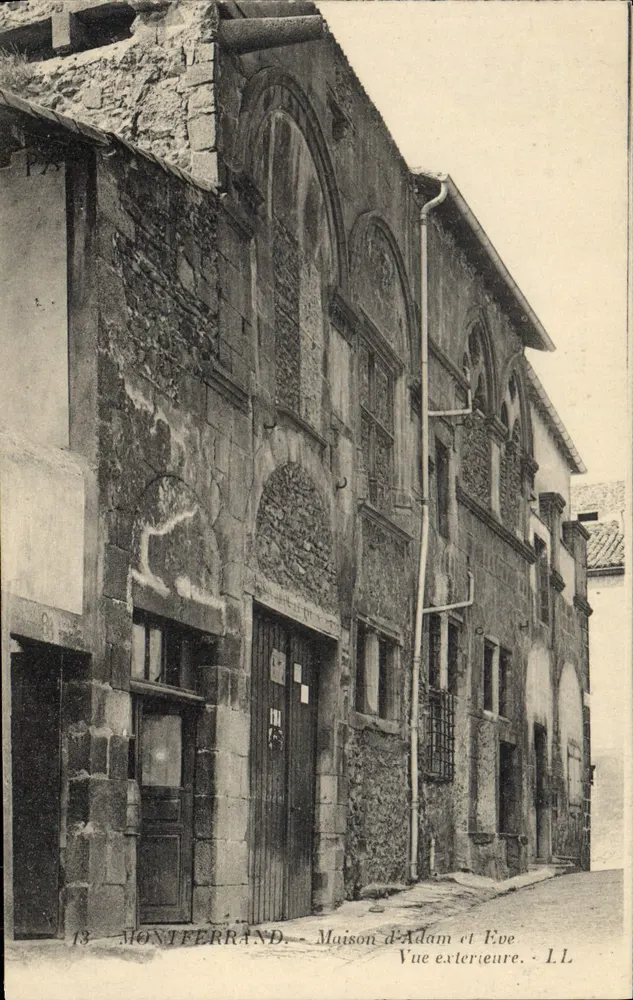 Montferrand - Haus Adam und Eva - Aussicht von außen - LL - Vorderseite