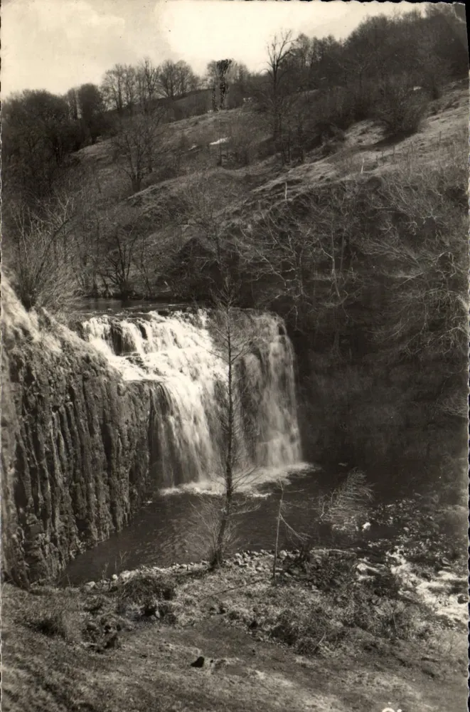Wasserfall im Bois de Chaux — Egliseneuve-d'Entraigues (P.-de-D.) — Fotograf Mason - Vorderseite