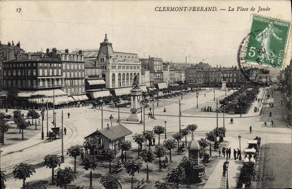 Clermont-Ferrand — A Praça de Jaude — N.D. Fot. - Frente