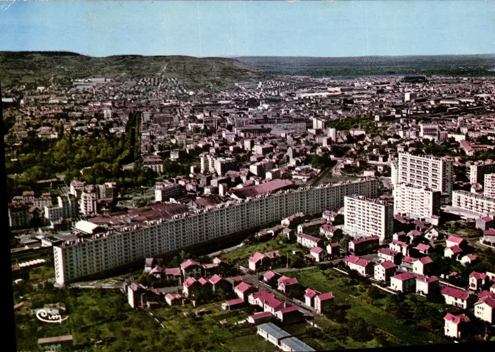 Clermont-Ferrand — Allgemeiner Blick auf den Plateau St-Jacques — Touristischer Mittelpunkt - Vorderseite