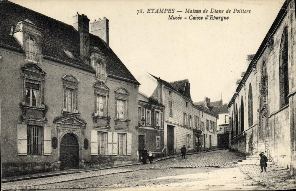 Etampes — Haus von Diane de Poitiers — Museum - Sparkasse - Vorderseite