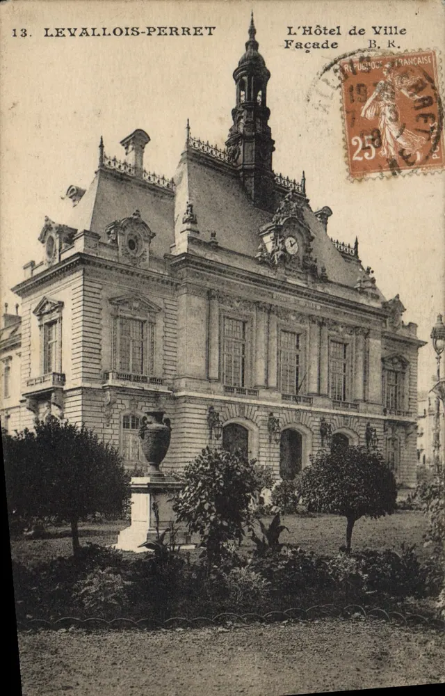 Levallois-Perret — Fassade des Rathauses — B.K. - Vorderseite