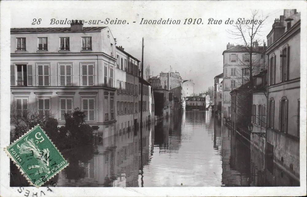Boulogne-sur-Seine — Überschwemmung 1910. Rue de Sèvres — Verlag: N. Marque - Vorderseite