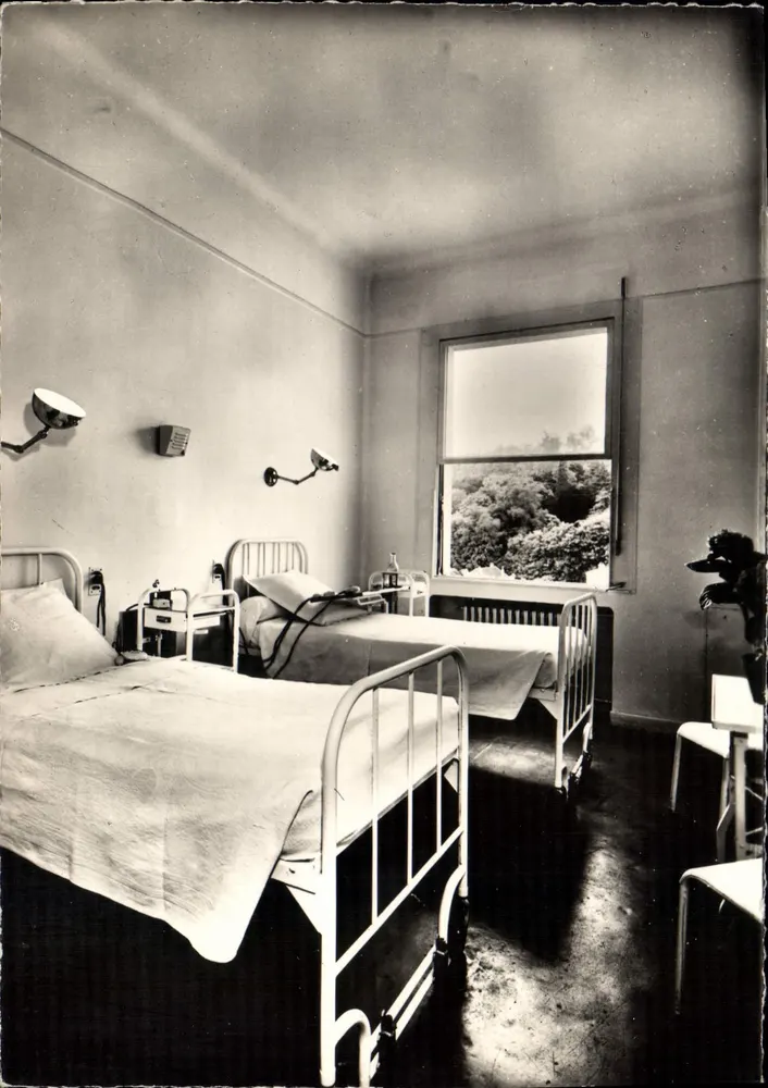 Chambre d'hôpital — Centre Médico-Chirurgical Foch — Suresnes (Seine) - Recto