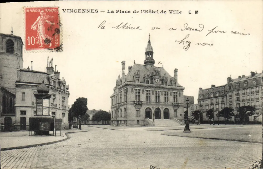 Vincennes — La Place de l'Hôtel de Ville — E.M. - Vorderseite
