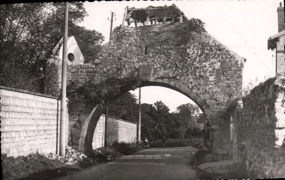 Portal medieval de Stouen-l'Aumône — editor Le ponceau de Maubuisson, n°619 - Frente