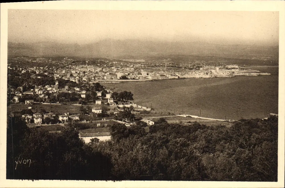 Antibes — L'Anse Saint-Roch — La Douce France, n°410 - Frente