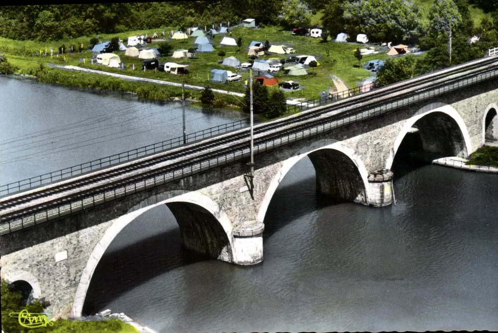 Trilport — Camping — Visão aérea — Imprimeur Combier, Macon - Frente