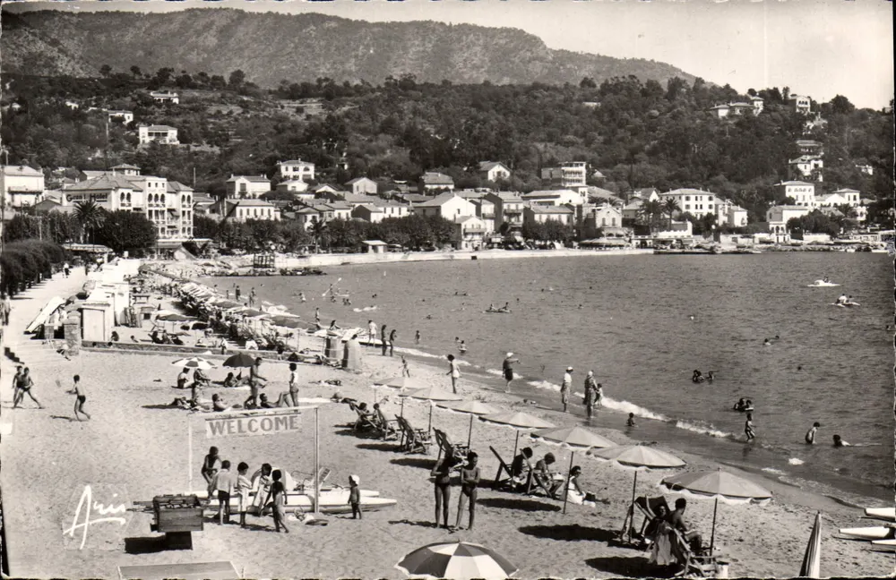 Le Lavandou — Allgemeiner Blick und die Strand — Éditions ARIS - Vorderseite