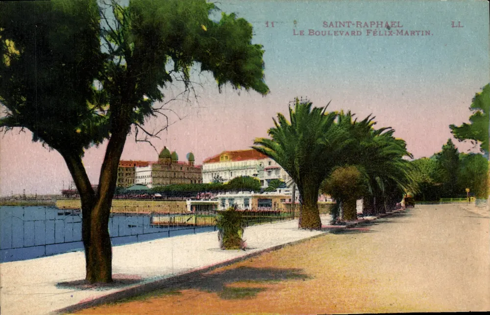 Saint-Raphaël — O Boulevard Félix-Martin — LL - Frente