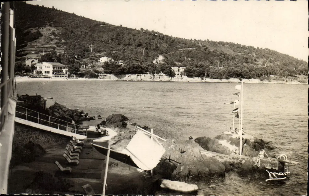 Vista da praia de Aiguebelle — Env. do Lavandou (Var) — Éditions Mar - Frente