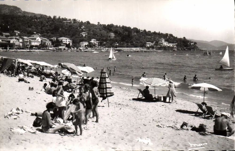 Le Lavandou (Var) — A Praia — Coleção Pellegrin-Tikates - Frente
