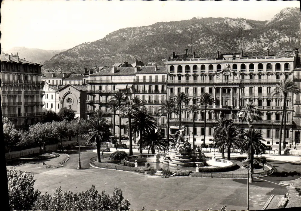Toulon - Plein de la Liberté — uitzicht op de fontein en gebouwen — Uitgave SEIC - Voorkant
