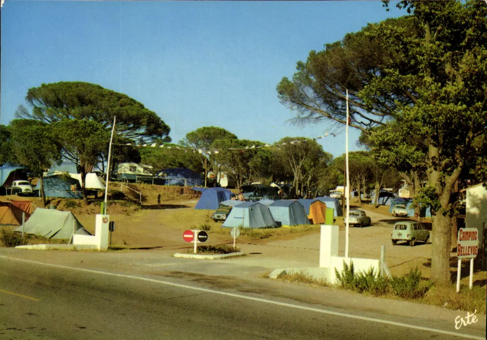 Camping Bellevue — Fréjus (Var) — Editor Arts Graphiques, Toulon - Frente