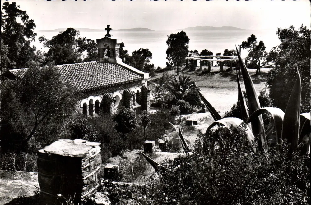 Corniche des Maures — Die Kirche und Aussicht auf die Inseln der Gold — Photographie Lémaire, Le Lavandou - Vorderseite