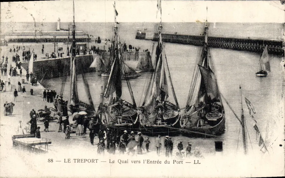 Le Tréport — Der Kai in Richtung Hafen-Eingang — LL - Vorderseite