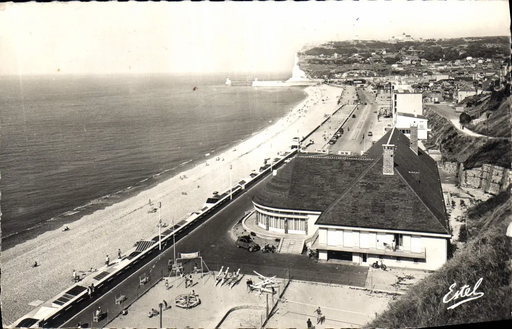 A Praia em Fécamp — vista panorâmica — Editor Estel, n° 8535 - Frente