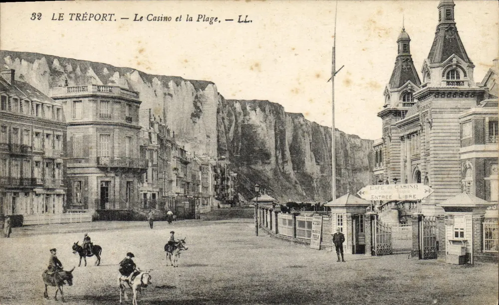 Le Tréport — O Casino e a Praia — LL. - Frente
