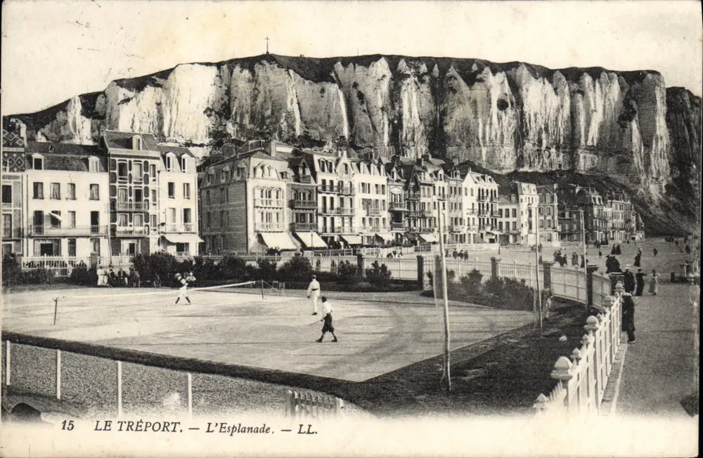 Le Tréport — L'Esplanade — LL. - Frente