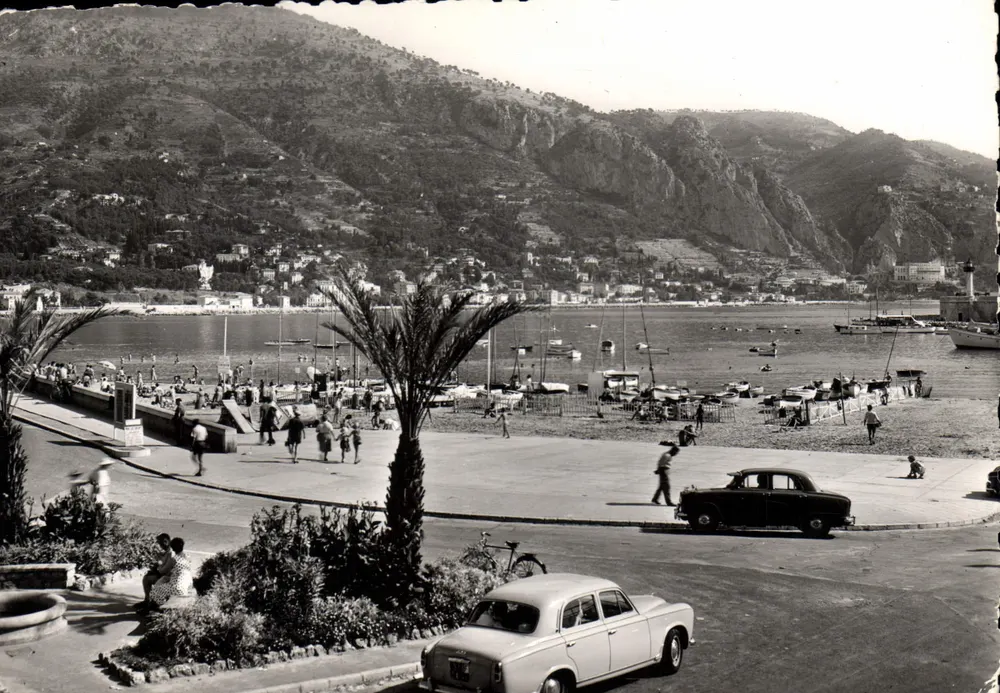 Strand von Menton — Blick auf Garavan und die Grenze — Éditions artistiques NICE - Vorderseite