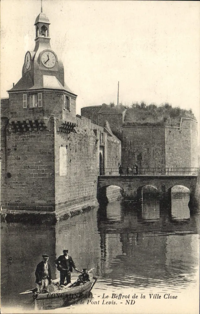 Concarneau - Der Glockenturm der Stadtmauer und die Schleusenbrücke - Vorderseite