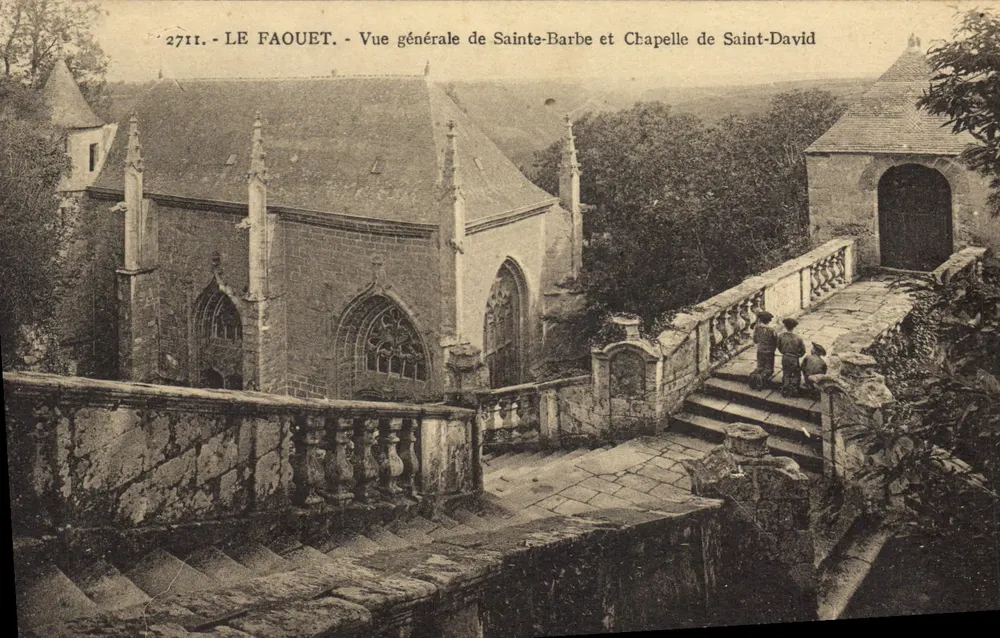 Le Faouët - Allgemeiner Blick auf Sainte-Barbe und Kapelle Saint-David - Vorderseite