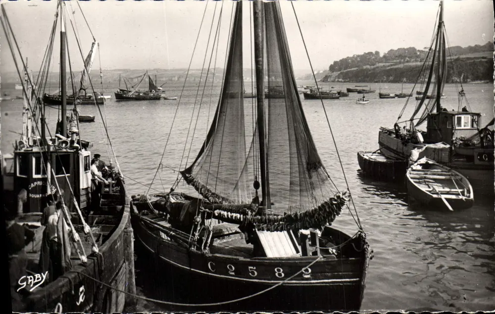 Boote am Anker in Plomarch — Finistère — Edition GABY - Vorderseite