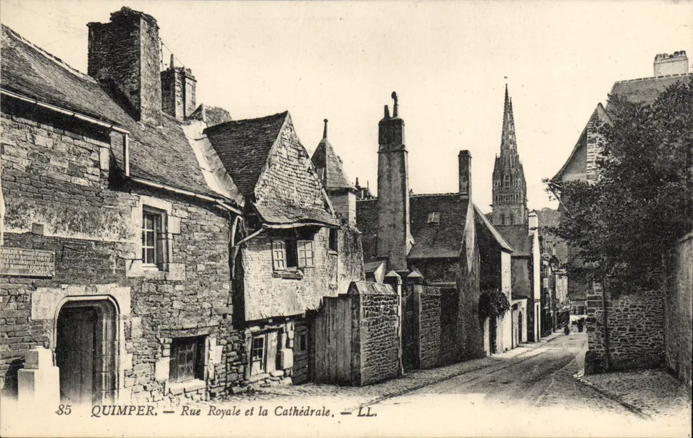 Quimper — Rue Royale e a Catedral — LL. - Frente