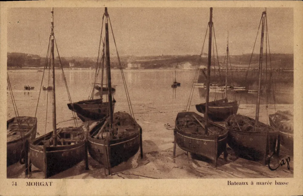 Morgat — Barcos à maré baixa — Cap - Frente