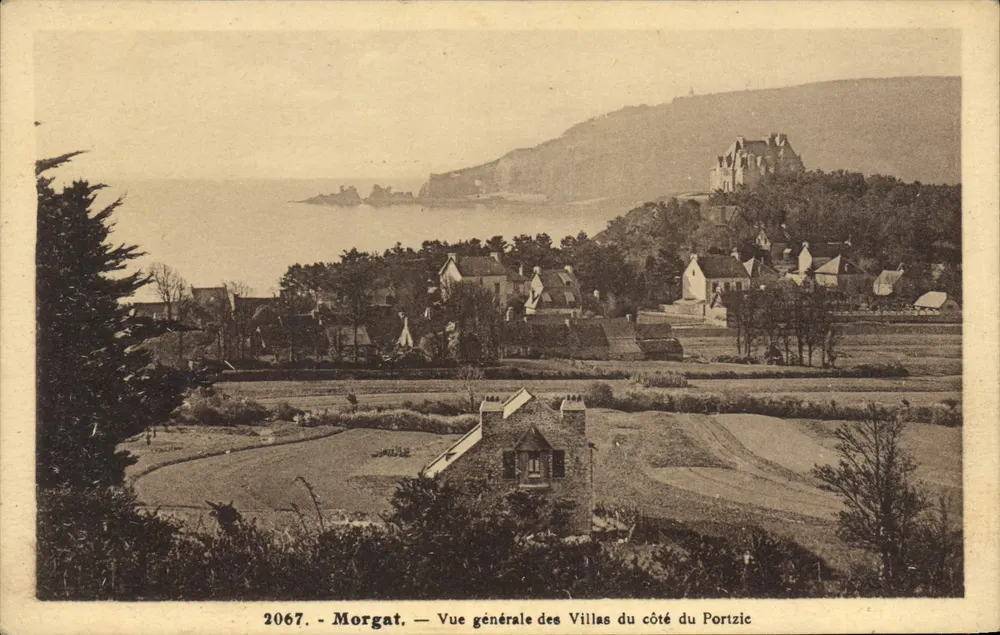Morgat — Allgemeiner Blick auf die Villen auf der Portzic-Seite — Le Doaré, Châteaula - Vorderseite