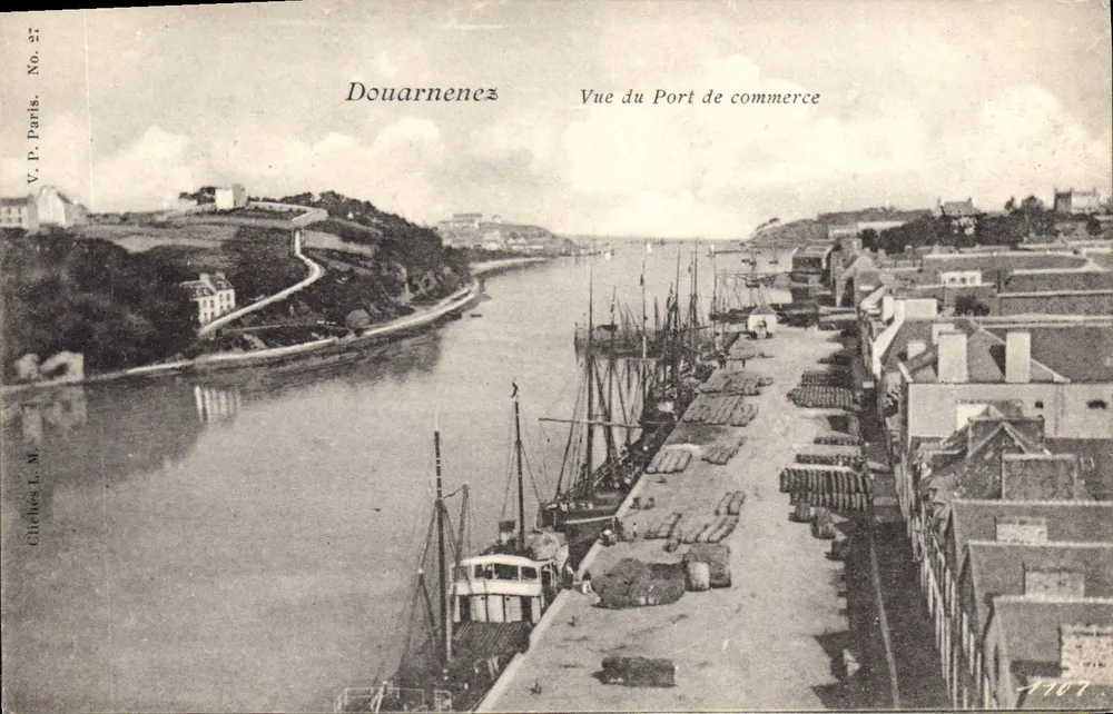Douarnenez — Vista do Porto de Comércio — V.P. Paris, No. 27 - Frente