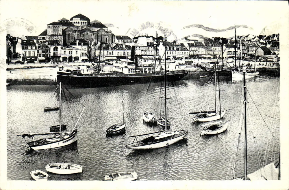 Concarneau — Vista generale sui Moli — C.H. des Arts Photomécaniques, n° 67 - Recto