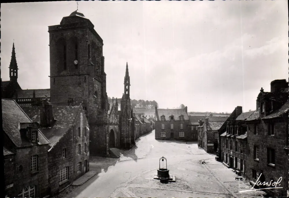 Locronan (Finistère) — Allgemeiner Blick auf den Platz — Lansol - Vorderseite