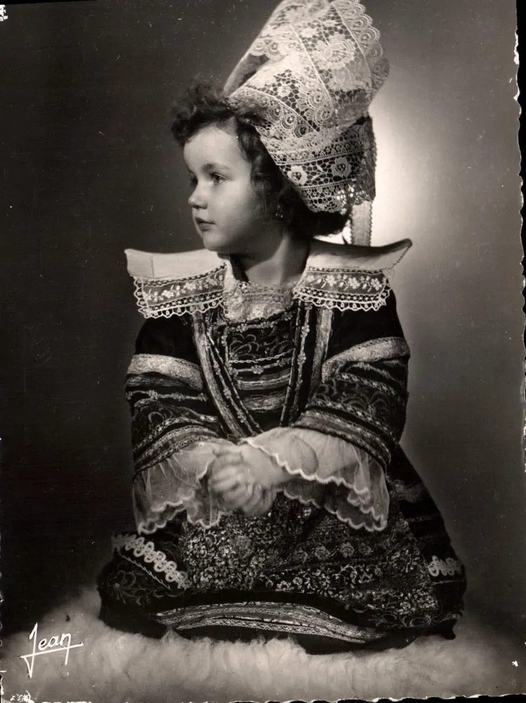 Mädchen im bretonischen Kleid — Pont-Aven (Finistère) — Éditions Jean KERISIT - Vorderseite