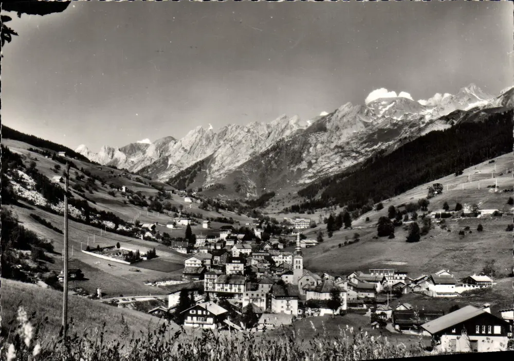 La Clusaz (Haute-Savoie) — Allgemeiner Blick und Aravis-Kette — Ausgabe J. Cellard, Bron (Rhône) - Vorderseite