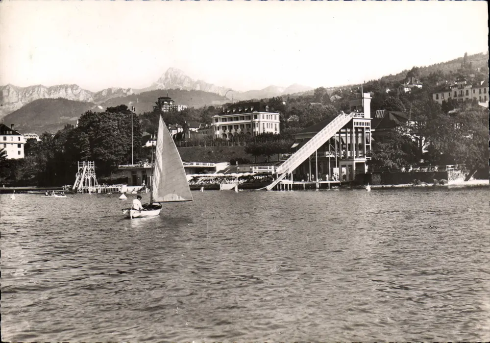 Evian-les-Bains — Die Strandpromenade und die Dent d'Oche — Sante Tourisme - Vorderseite
