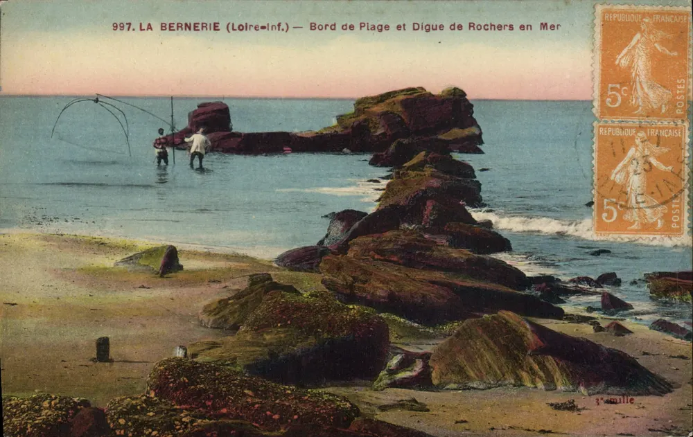 La Bernerie (Loire-Inf.) — Ufer und Felsenmauer von Rochers en Mer — F. Chapeau, Druckerei Verlag Nantes - Vorderseite