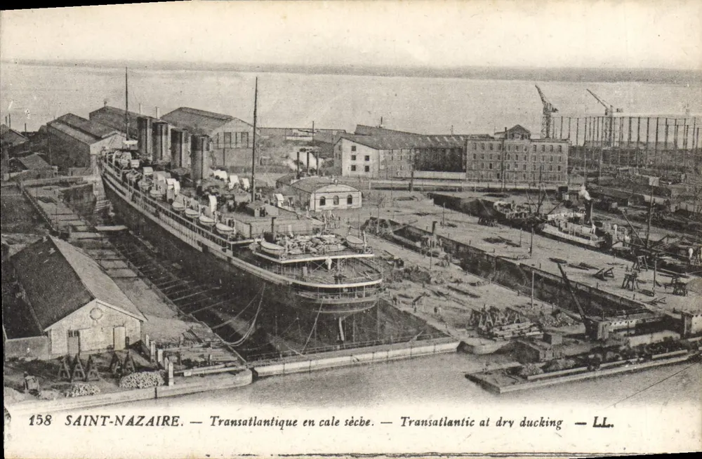 Saint-Nazaire — Transatlantischer Schiffsbau auf Trockendock — LL. Nr. 158 - Vorderseite