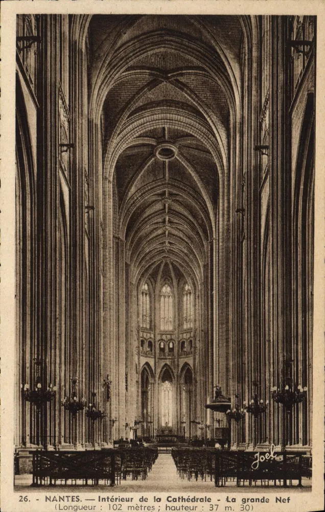 NANTES — Innenansicht der Kathedrale — Die große Kirchenschiff — Joël - Vorderseite
