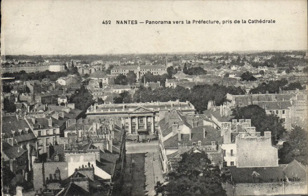 NANTES — Panorama vers la Préfecture, pris de la Cathédrale — F. Clape & Imp. Edit., Nantes, n° 452 - Recto