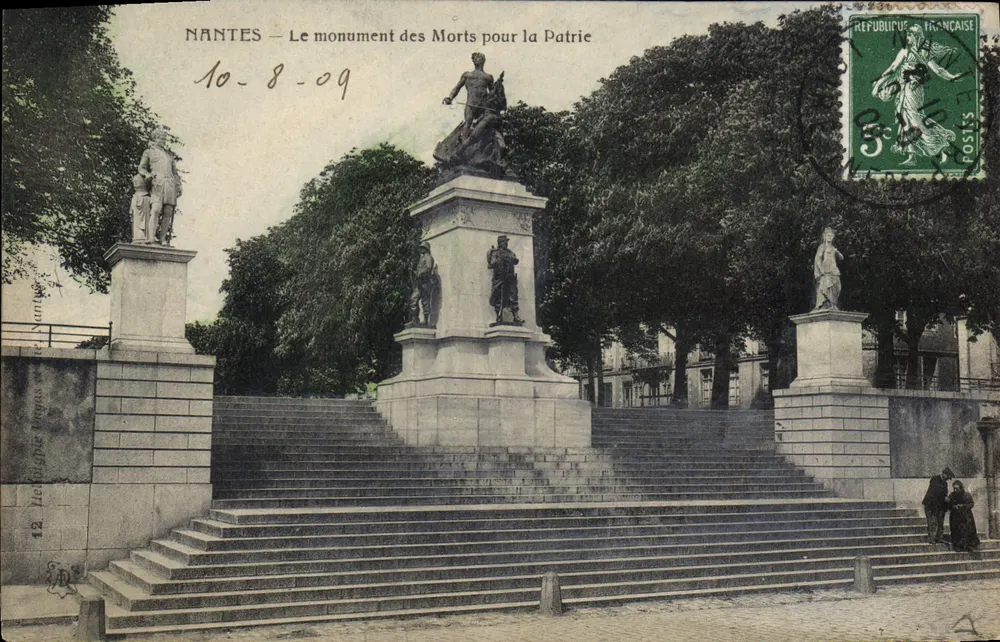 NANTES — Denkmal der Toten für das Vaterland — Lieut. Eugène Nantez, Nantes - Vorderseite