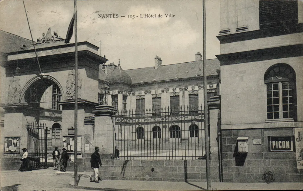 NANTES — O Hotel de Ville — Picon - Frente