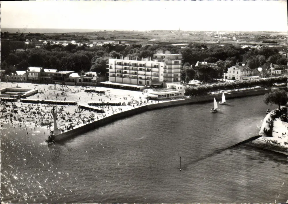Le Pouliguen (Loire-Atlantique) — Die Strandpromenade und der Steg — Photographie IMP. MACON - Vorderseite